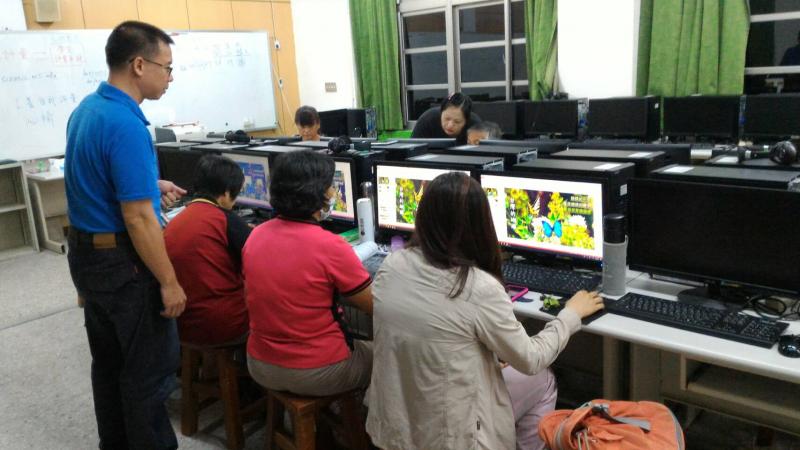 課堂間關心學生學習的狀況