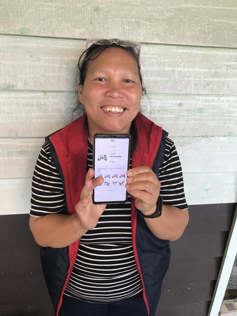 五峰開設我的LINE貼圖課程，學員雅威畫自己的自畫像。