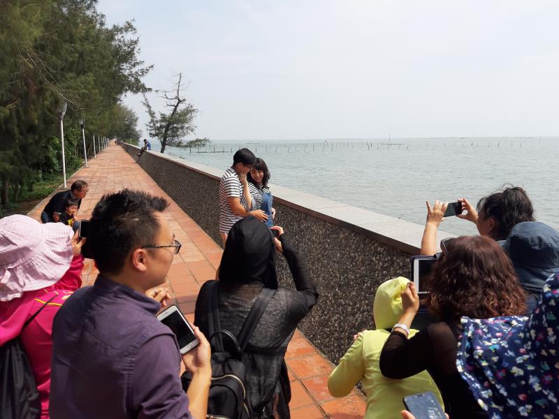 走出戶外拍攝，了解人像拍照和風景拍照要點