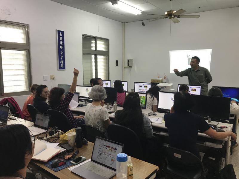 老師採用互動式教學,激發學員主動學習意願,並使課堂氣氛更為活潑。