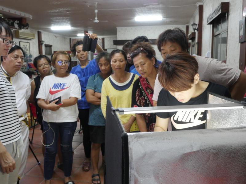 運用行動攝影棚進行菜餚拍攝