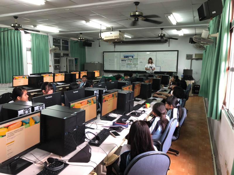 講師講解課程內容