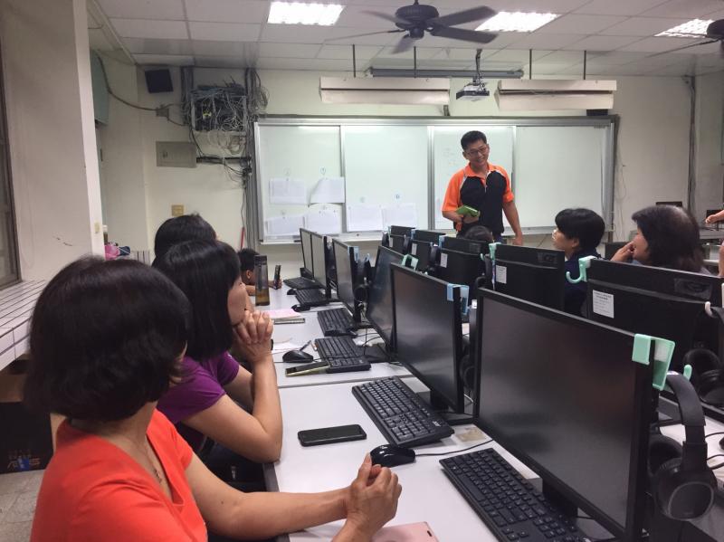 施行於活到老學到老，大家都踴躍前來上課。