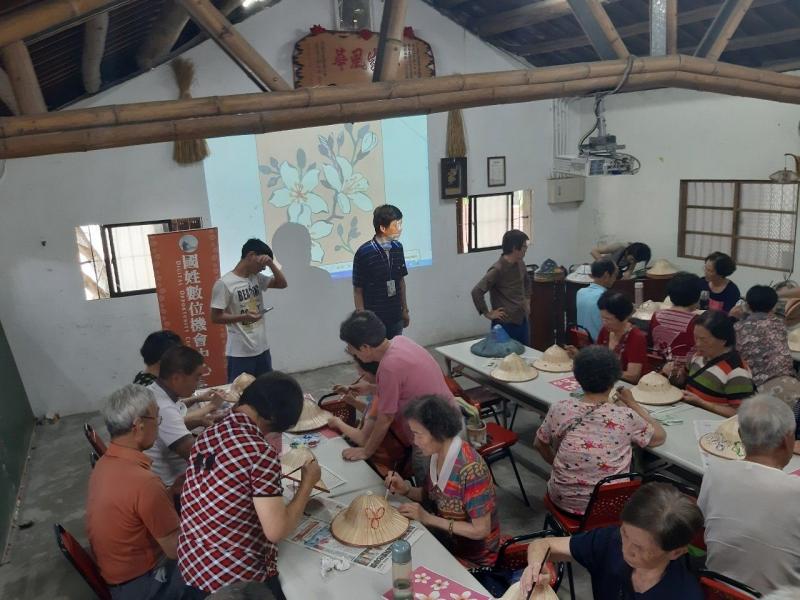 360度環景環物樂趣多課程，課堂中學員認真聽老師講解。