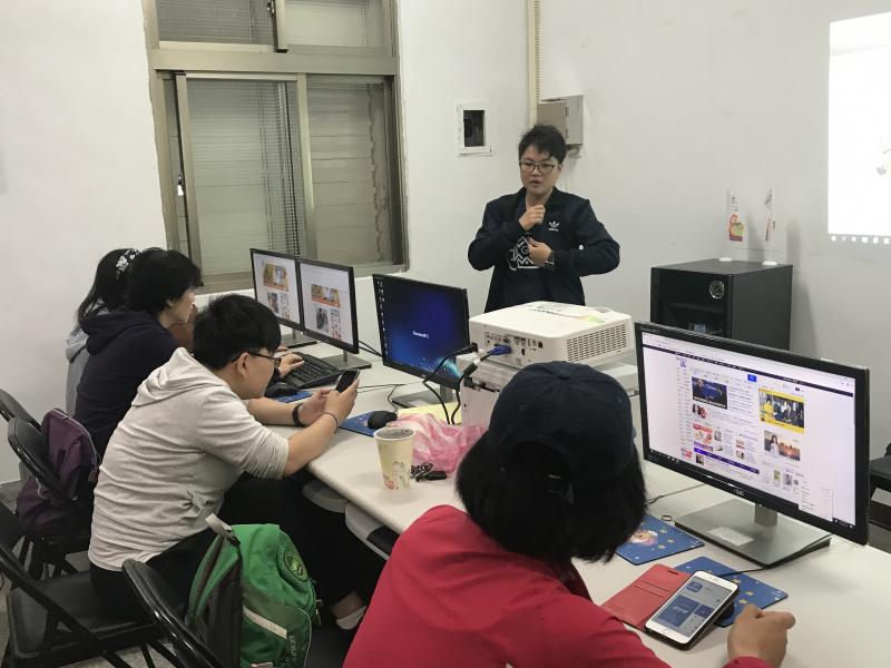 老師對線上支付平台使用背景、運作原理和使用場合進行介紹。