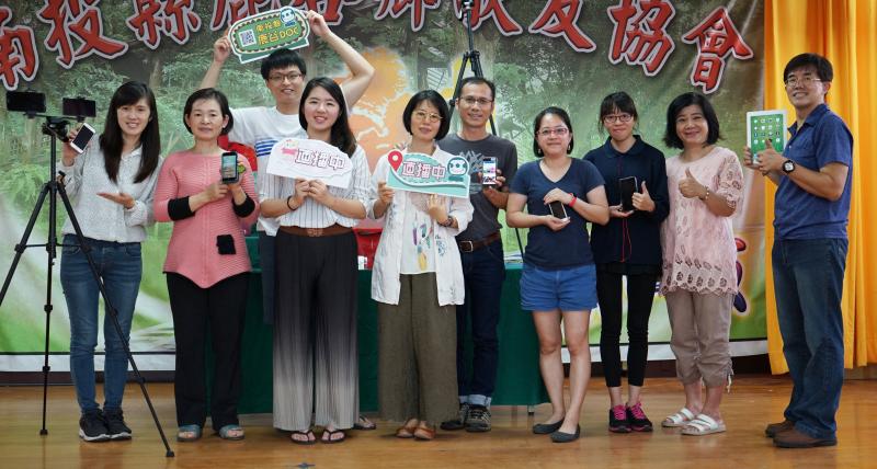 學員的大合照，眾人在直播舞台上排成一列，今天的進階課程圓滿結束囉！