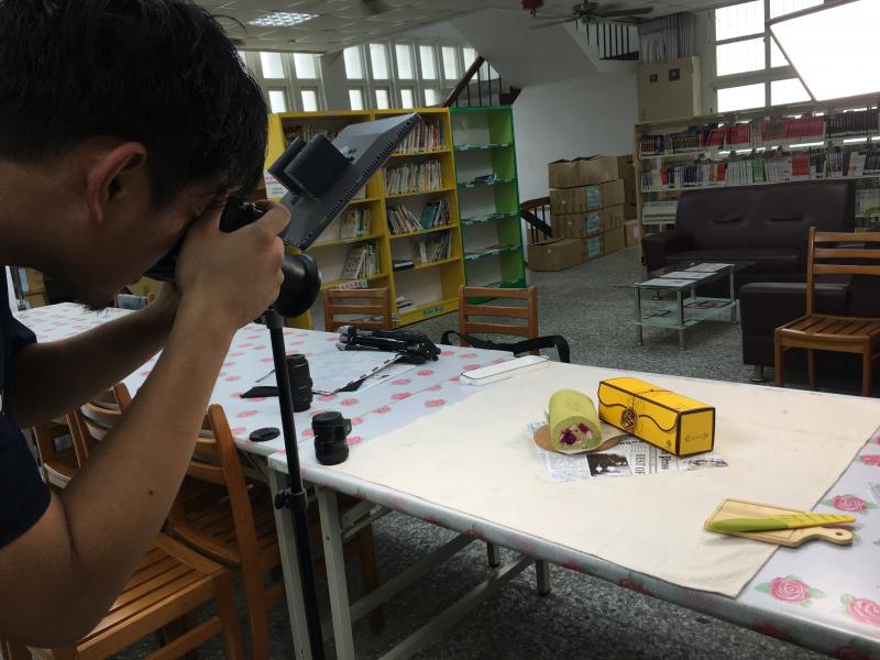 講師示範靜態拍攝。