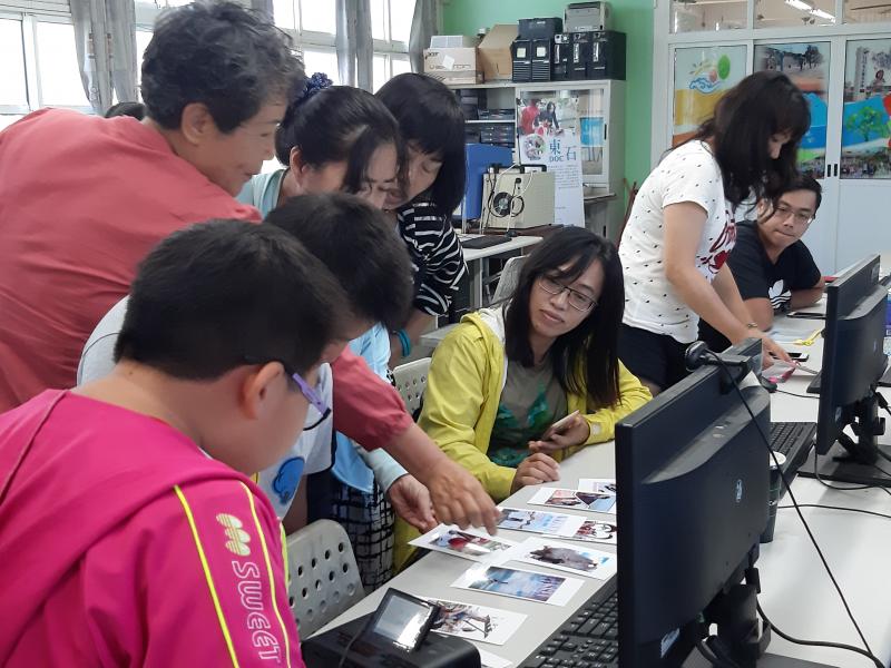 透過相片複合機列印出編輯好的相片，對於相片效果大家好滿意