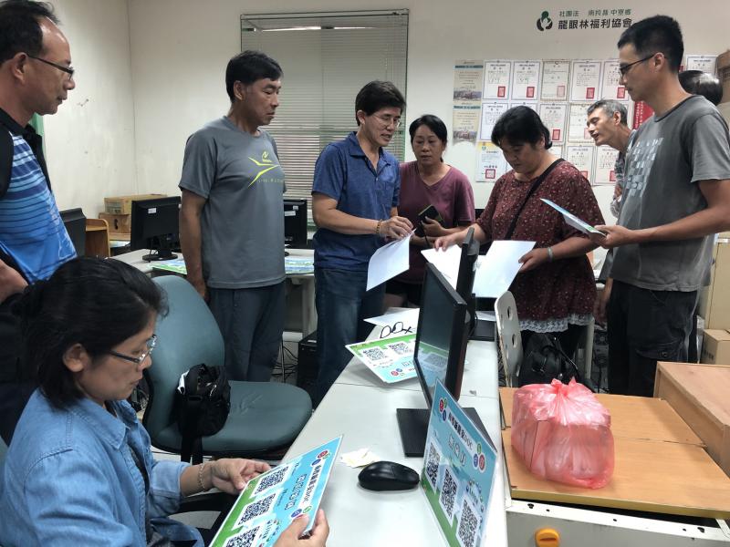 網路行銷平台及商品電子型錄製作課程，講師與學員互動良好，快樂學習。