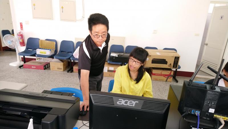 學員提問，老師指導操作