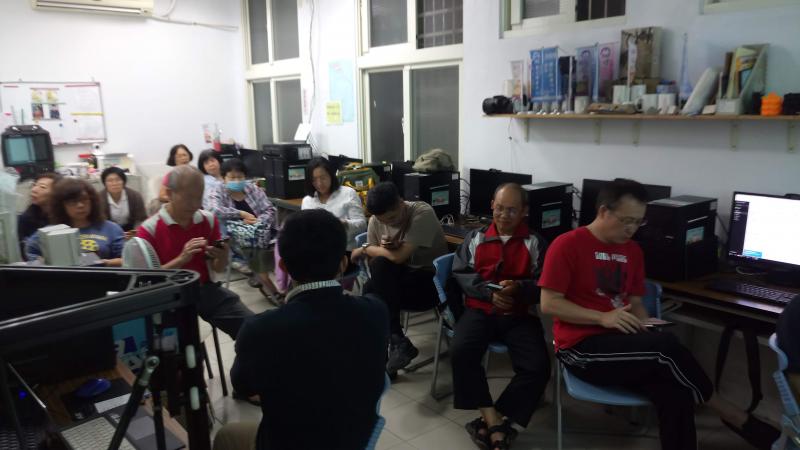 名師教學，學員爆滿中。