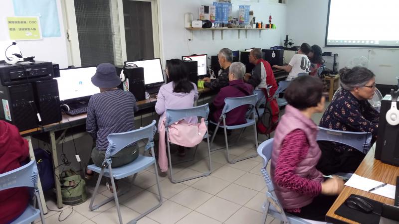 學員上機學習中。