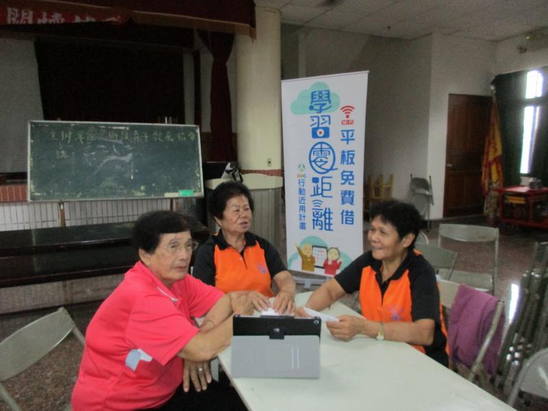 長者分享使用平板的樂趣