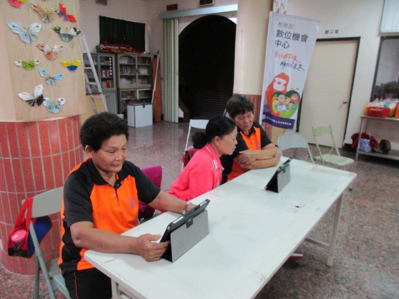 長者在學習平板過程 漸漸發覺同好 也愈來愈有興趣