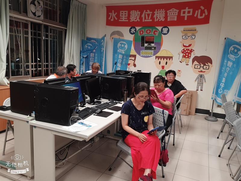 練習操作將學習中心移至手機首頁.