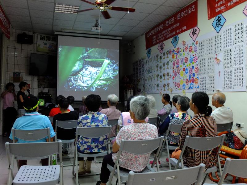 頭屋DOC「雜草煮茶－搜集土地的味道」上課畫面