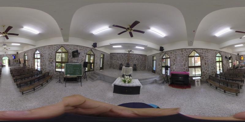 將天主堂以平面環景拍攝，雖然牆壁的線條有些許扭曲，不過照出了不同的風貌