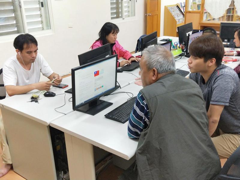 講師與學員上課畫面