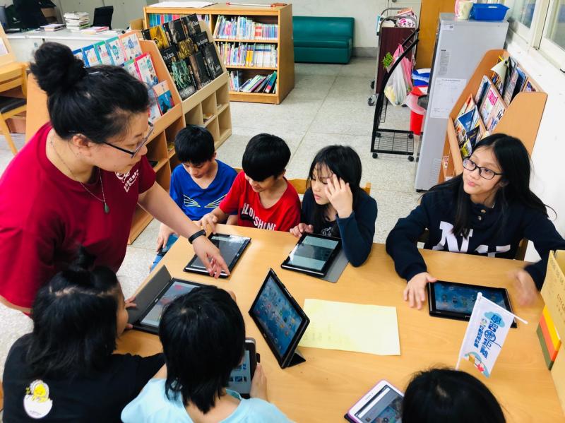 老師耐心協助各位操作