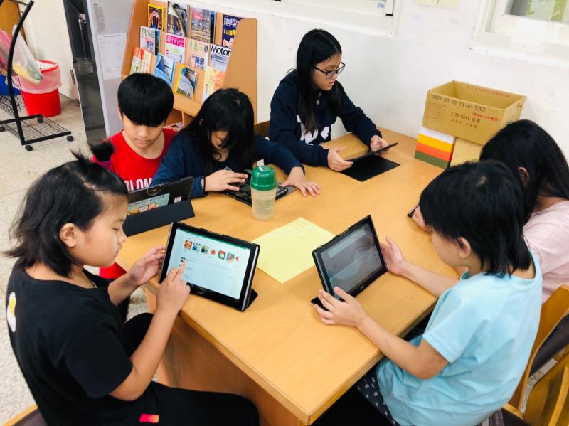 平板電腦讓學員練習實用操作