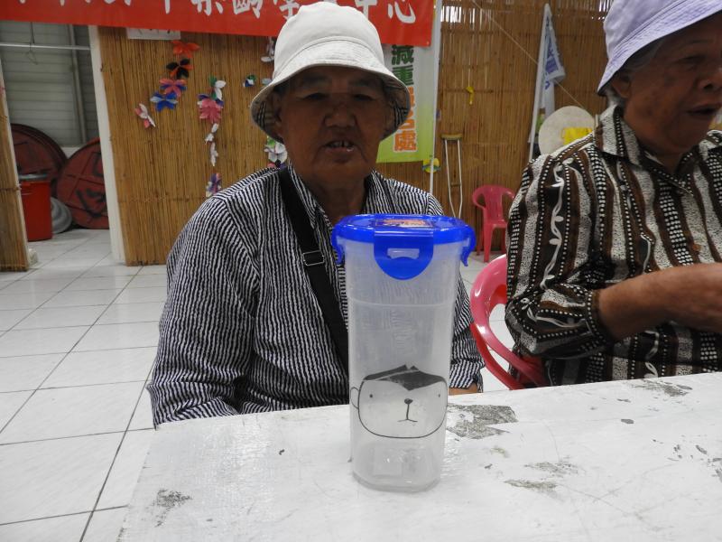 長輩在熱轉印課程中將自己的轉硬印了一個猴子頭的圖案。