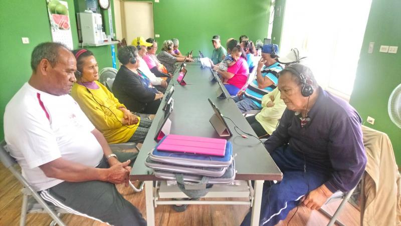 每一位學員都專注的看著自己的平板電腦，希望大家都可以透過輕鬆學習的方式，學會使用平板電腦。