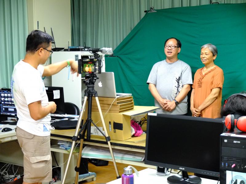 銅鑼DOC學員錄製主播稿