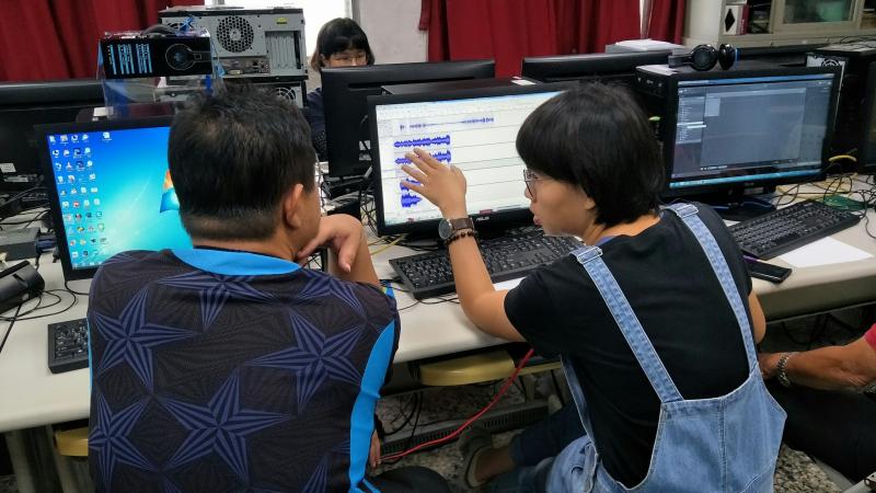 老師教學員如何剪輯聲音