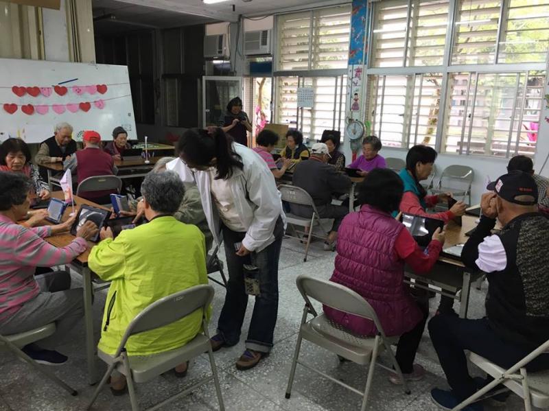 大家邊操作邊聽老師說注意事項