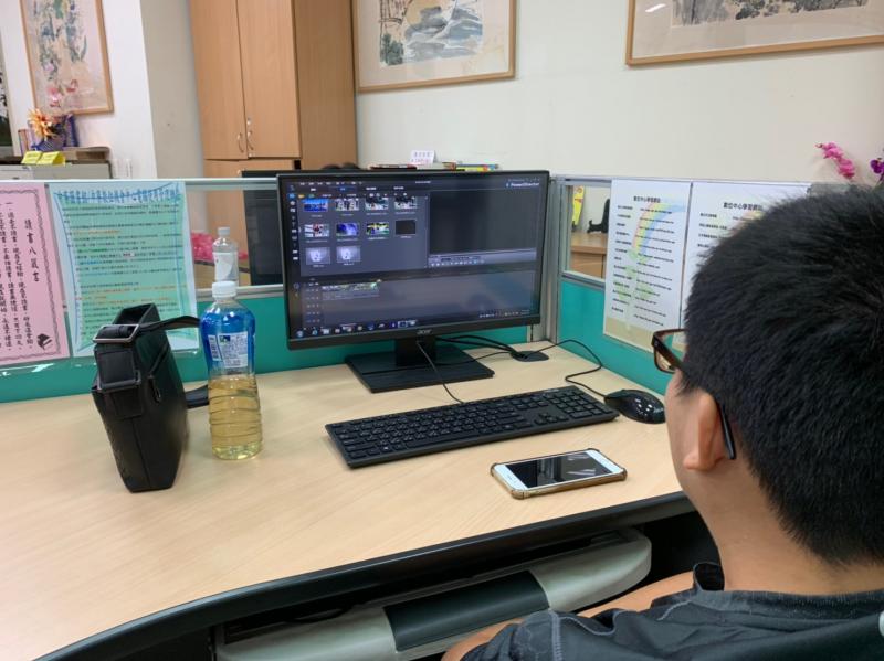 學員學習如何影片剪輯