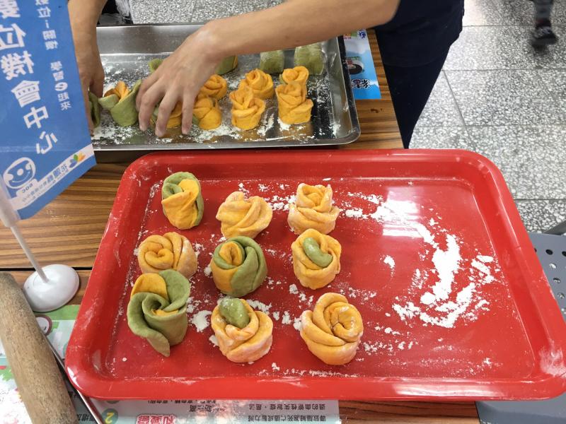 製做完成，老師將我們使用愛料理APP登錄食譜。