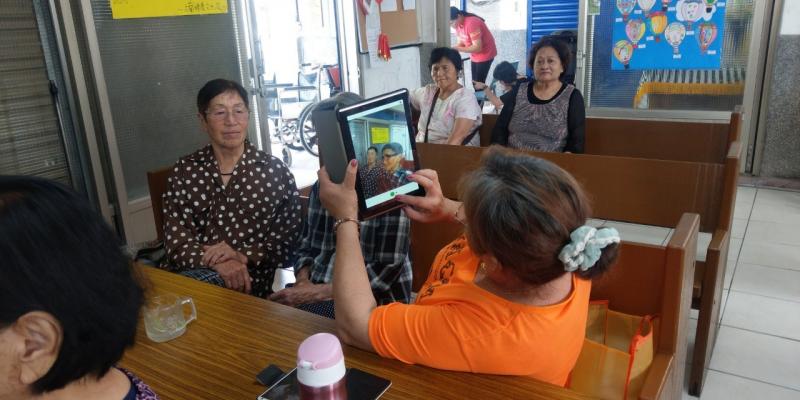 講師與學員上課畫面