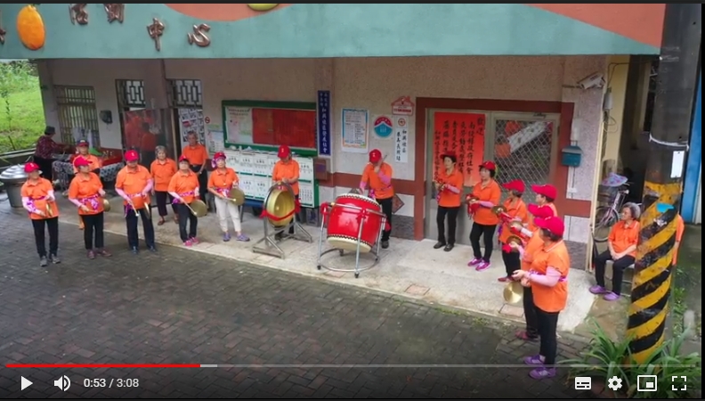 E起來學空拍攝影課程，講師帶領學員到和興社區實地拍攝。