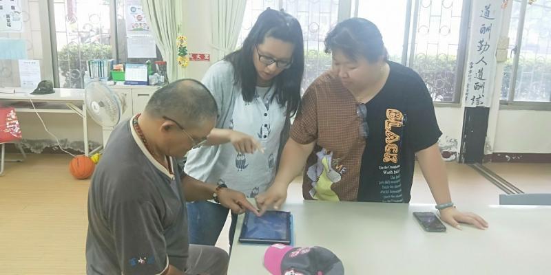 學員彼此互助解惑