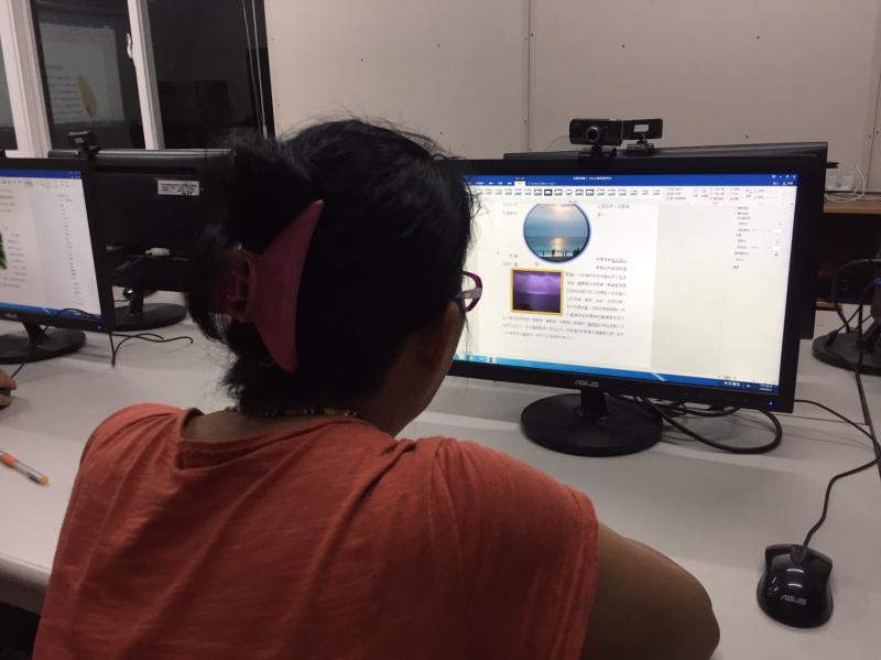 學員操作電腦