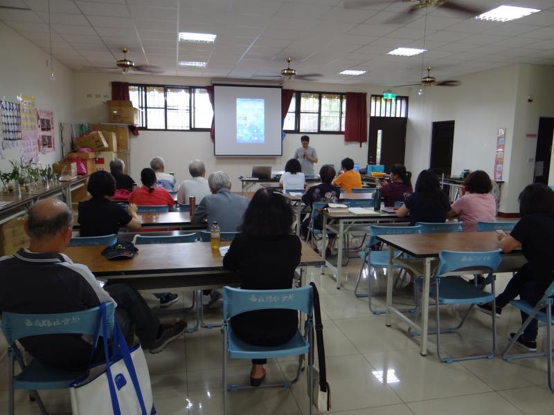 課程前置作業，下載fotor APP。