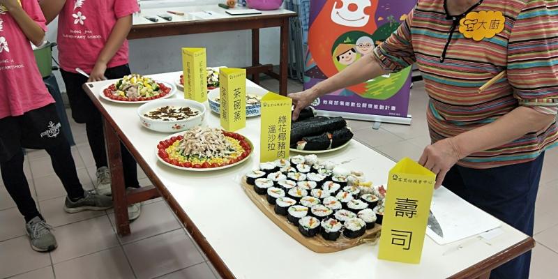 旁邊的學員學習各種拍照錄影，幫忙記錄