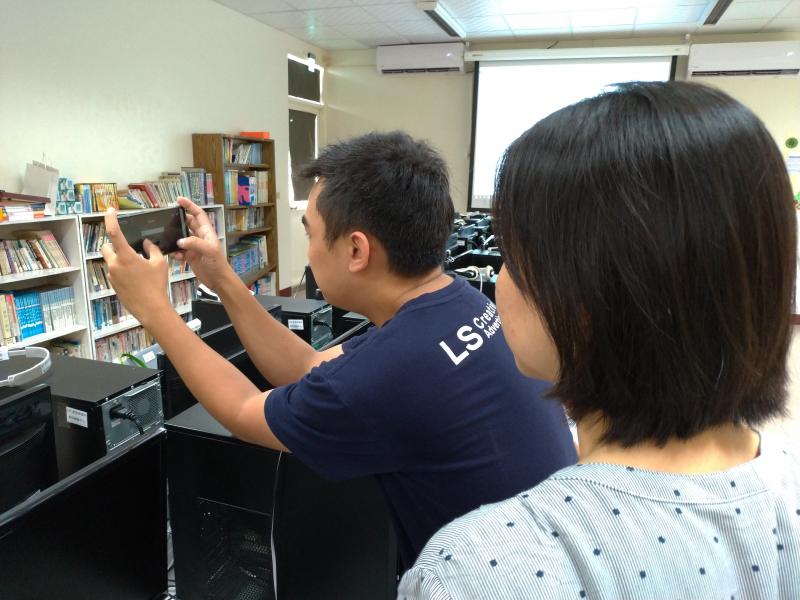 實際操作說明使用技巧及方法，使學們更能理解。