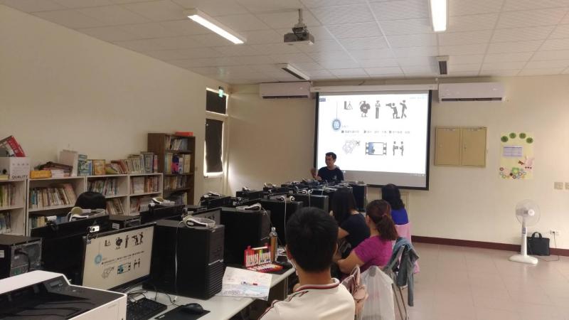 學員認真聆聽講師介紹並分享經驗供學員們參考。