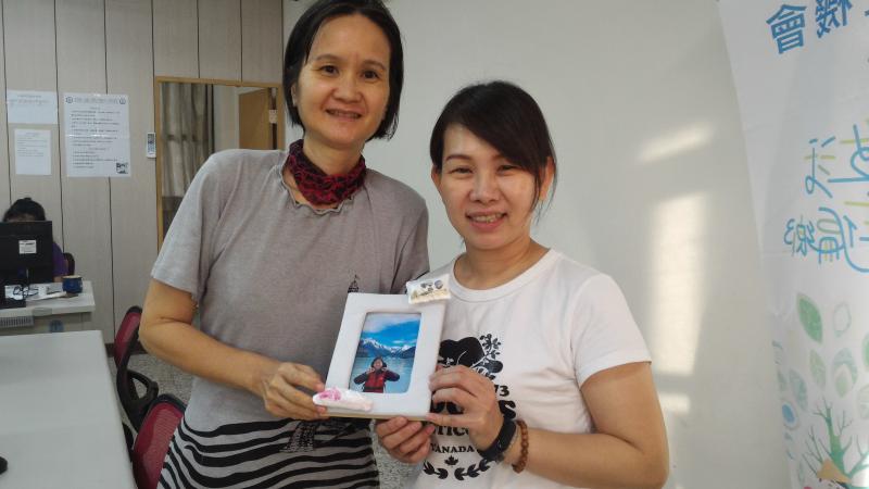 創作過程雖辛苦，完成作品後滿足的笑臉隱藏不住