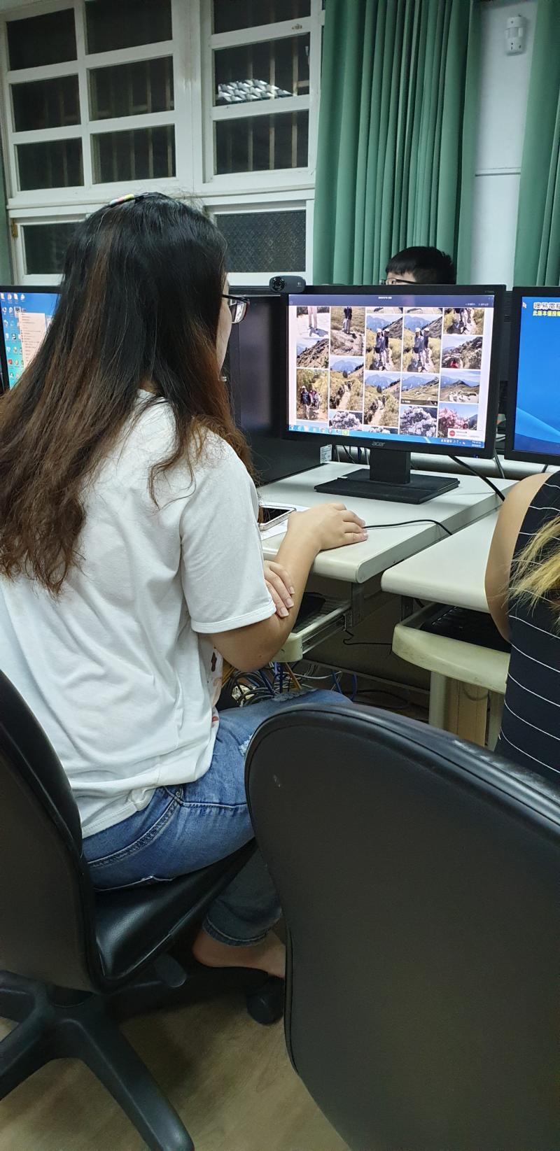 學員認真的將相片排版定位