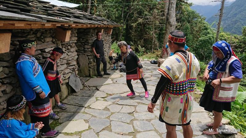 看張小芳老師說明以前的祭儀，以及傳統文化情況