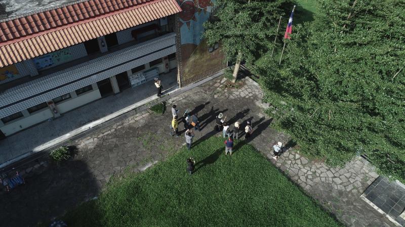 作為空拍練習，自其他的視角拍攝學員。