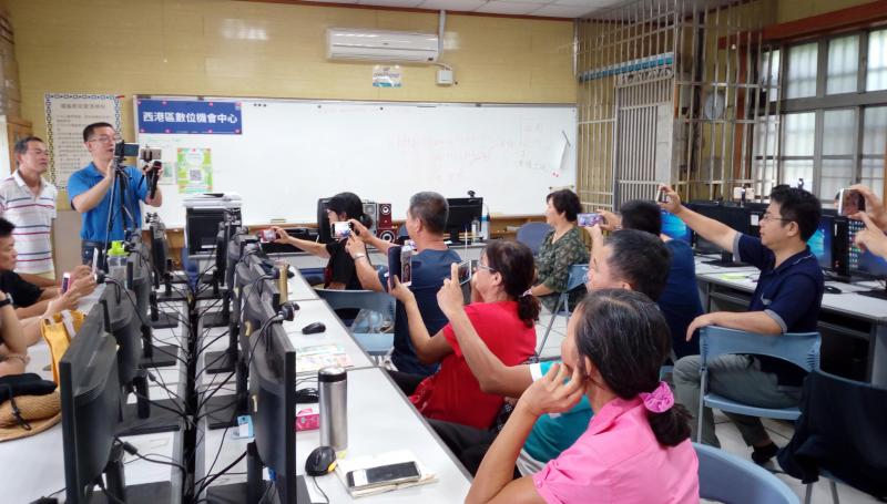 老師說明如何拍攝轉場及片段剪輯