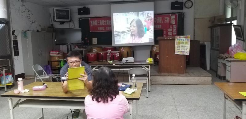 下載無他相機APP，練習自拍和拍照，會拍出特寫鏡頭