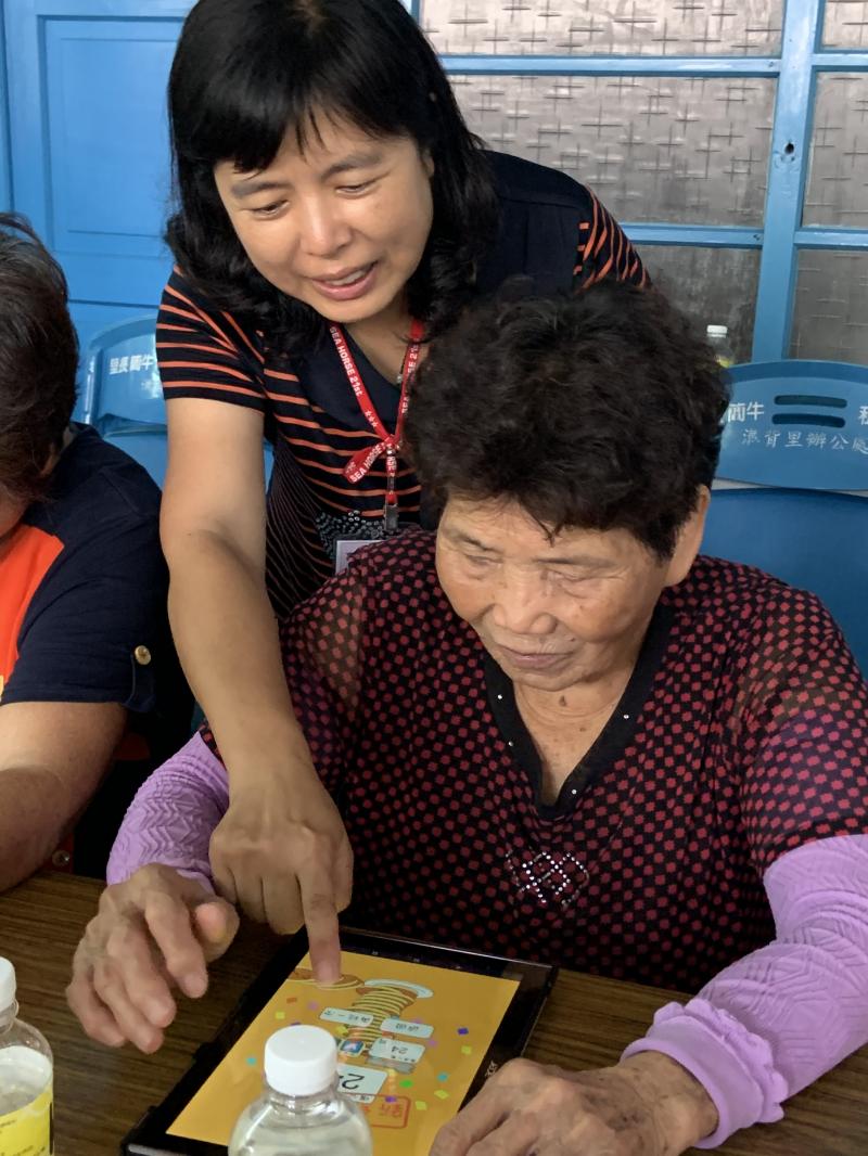 協助銀髮族知道平板使用的方式!