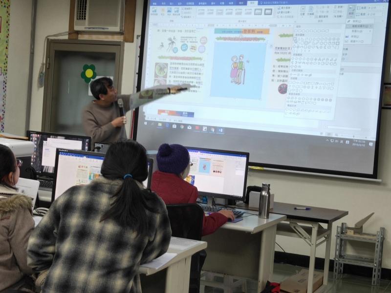 老師講述實際操作的重點，以及需要小心的地方