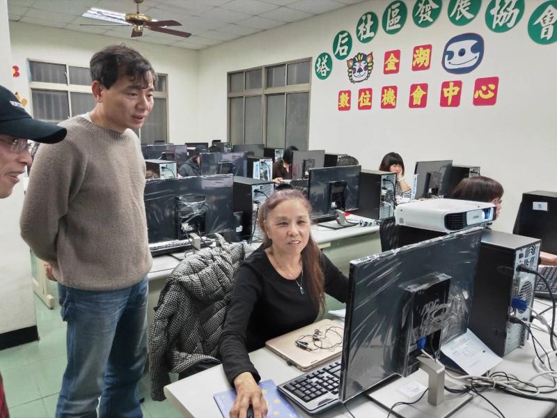 堅持就對了，今天終於有位置坐，螢幕較大,不傷眼力