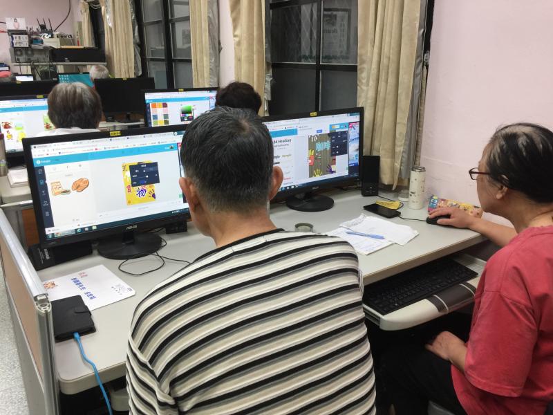 學員實際設計海報。