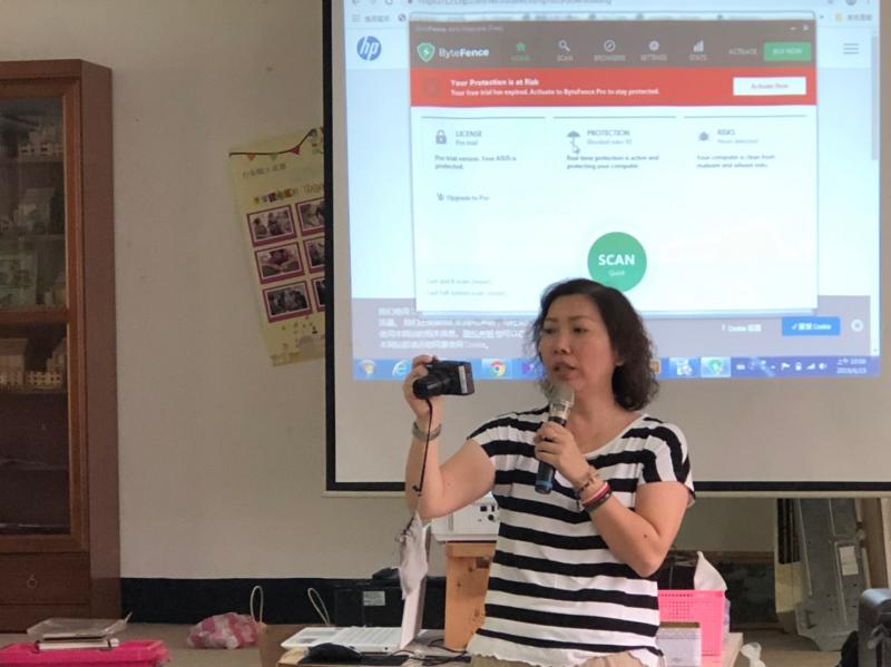 講師講解數位相機功能說明及取景技巧教學